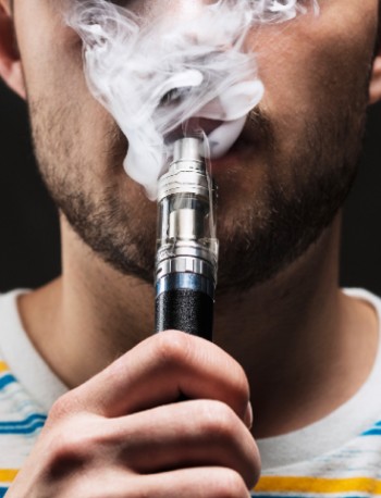 Como tratar a dependência de cigarros eletrônicos na adolescência 